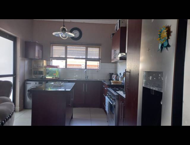 3 BEDROOM TOWNHOUSE TO LET IN SHELLYVALE